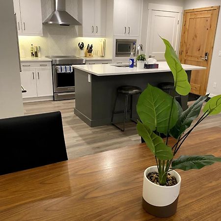 Luxury Unit In The Heart Of 캔모어 외부 사진