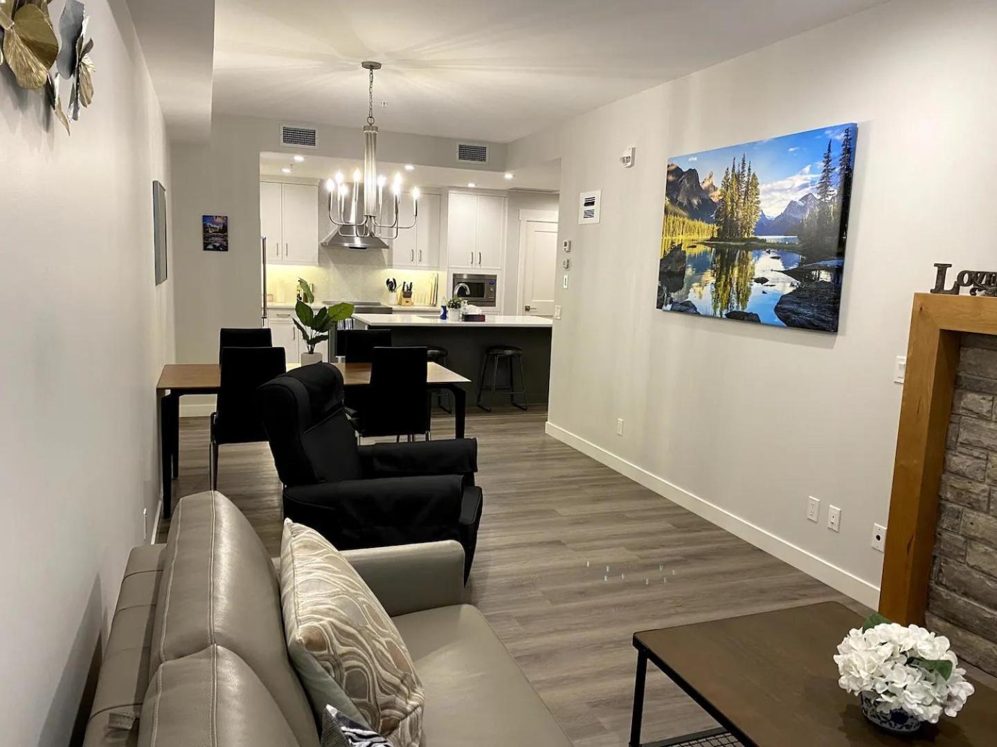 Luxury Unit In The Heart Of 캔모어 외부 사진