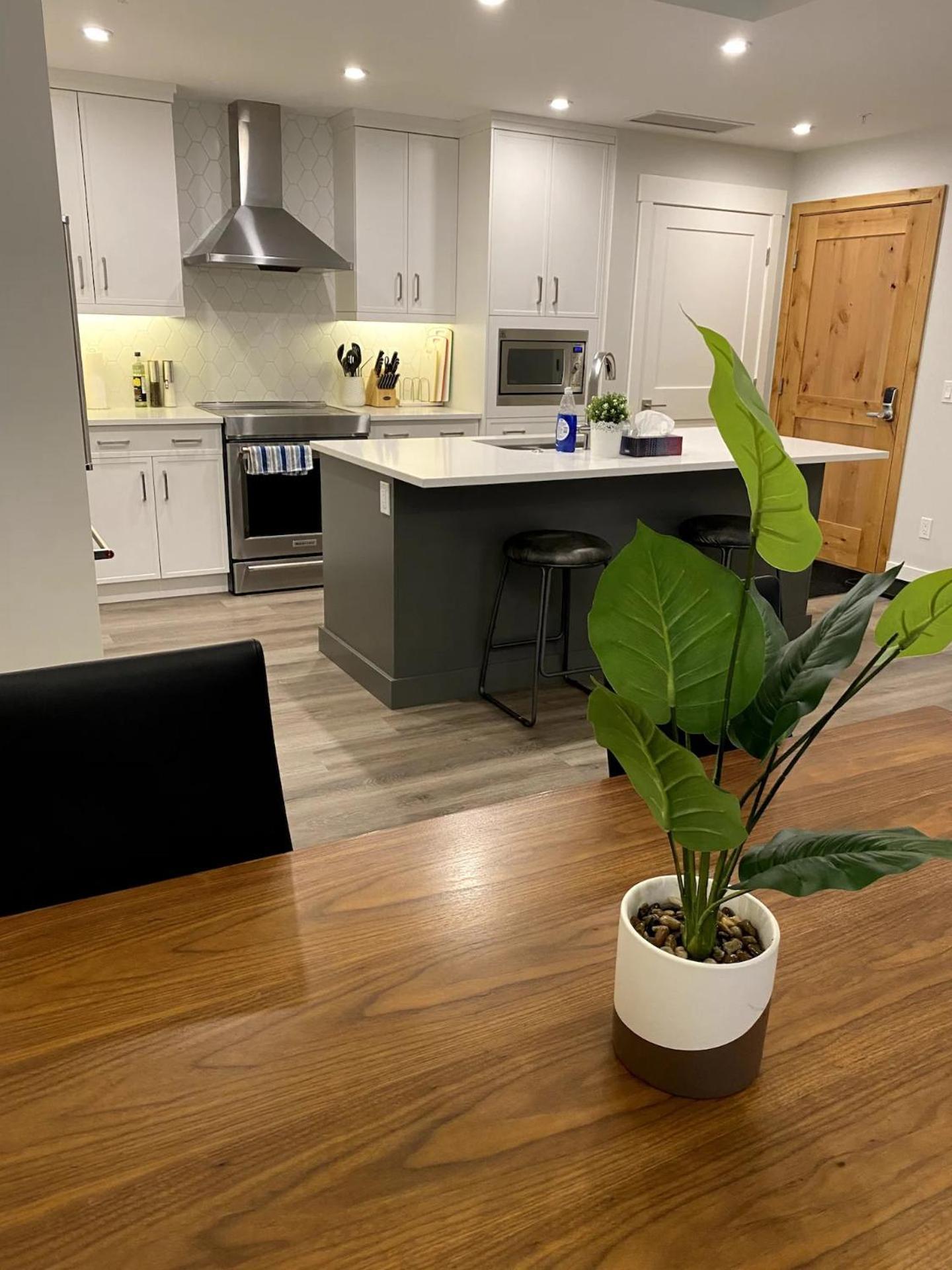 Luxury Unit In The Heart Of 캔모어 외부 사진