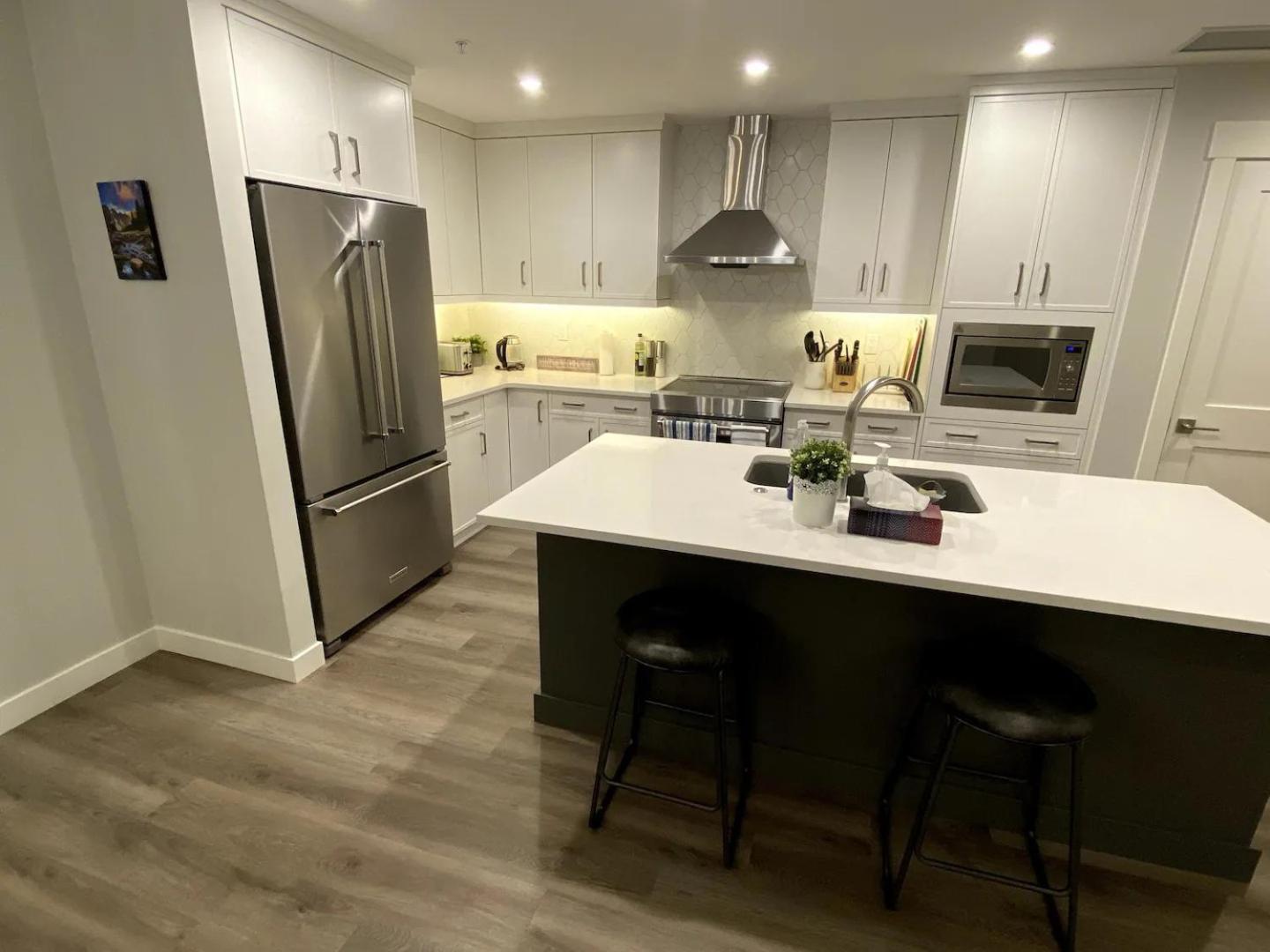 Luxury Unit In The Heart Of 캔모어 외부 사진