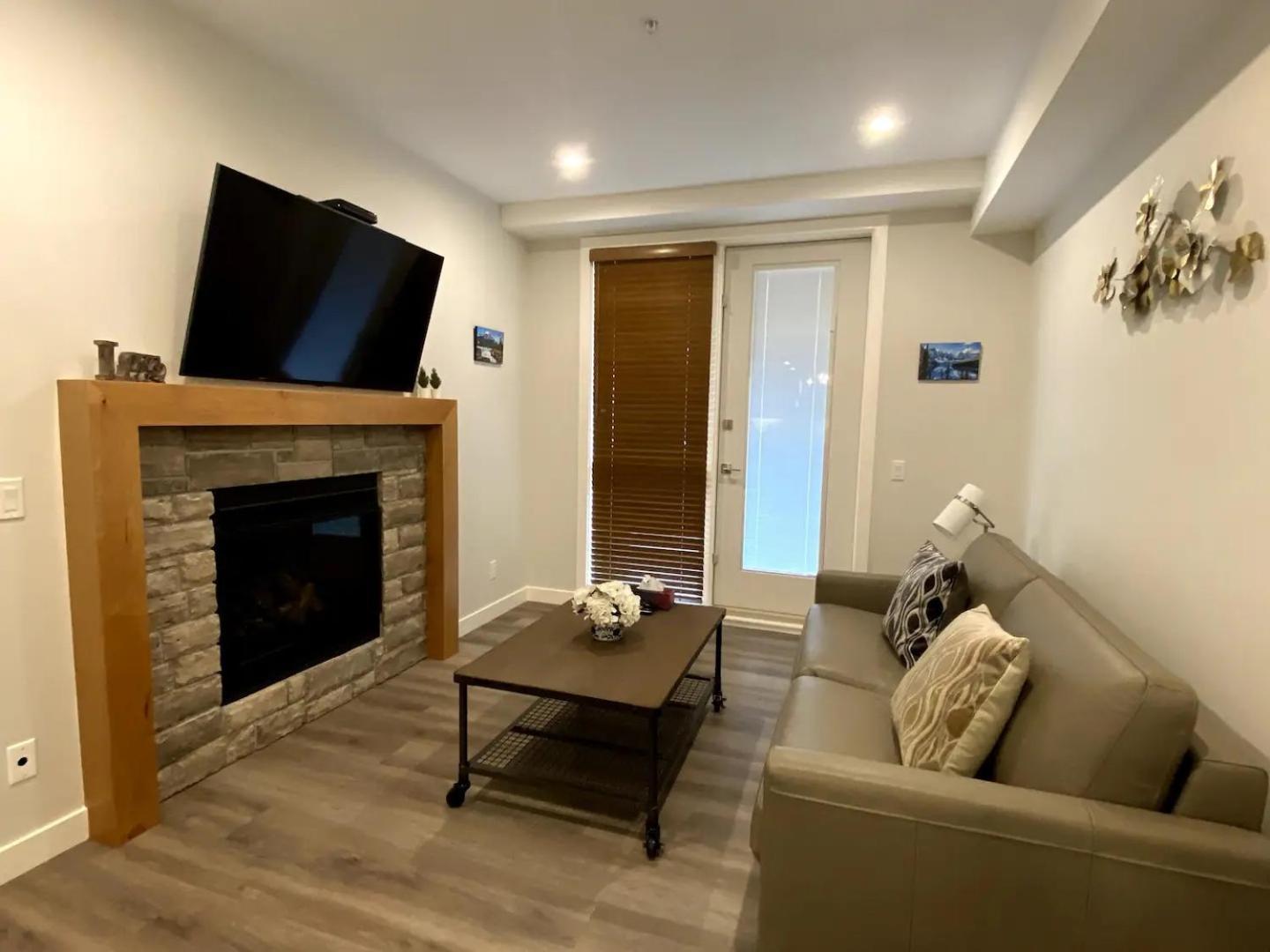Luxury Unit In The Heart Of 캔모어 외부 사진