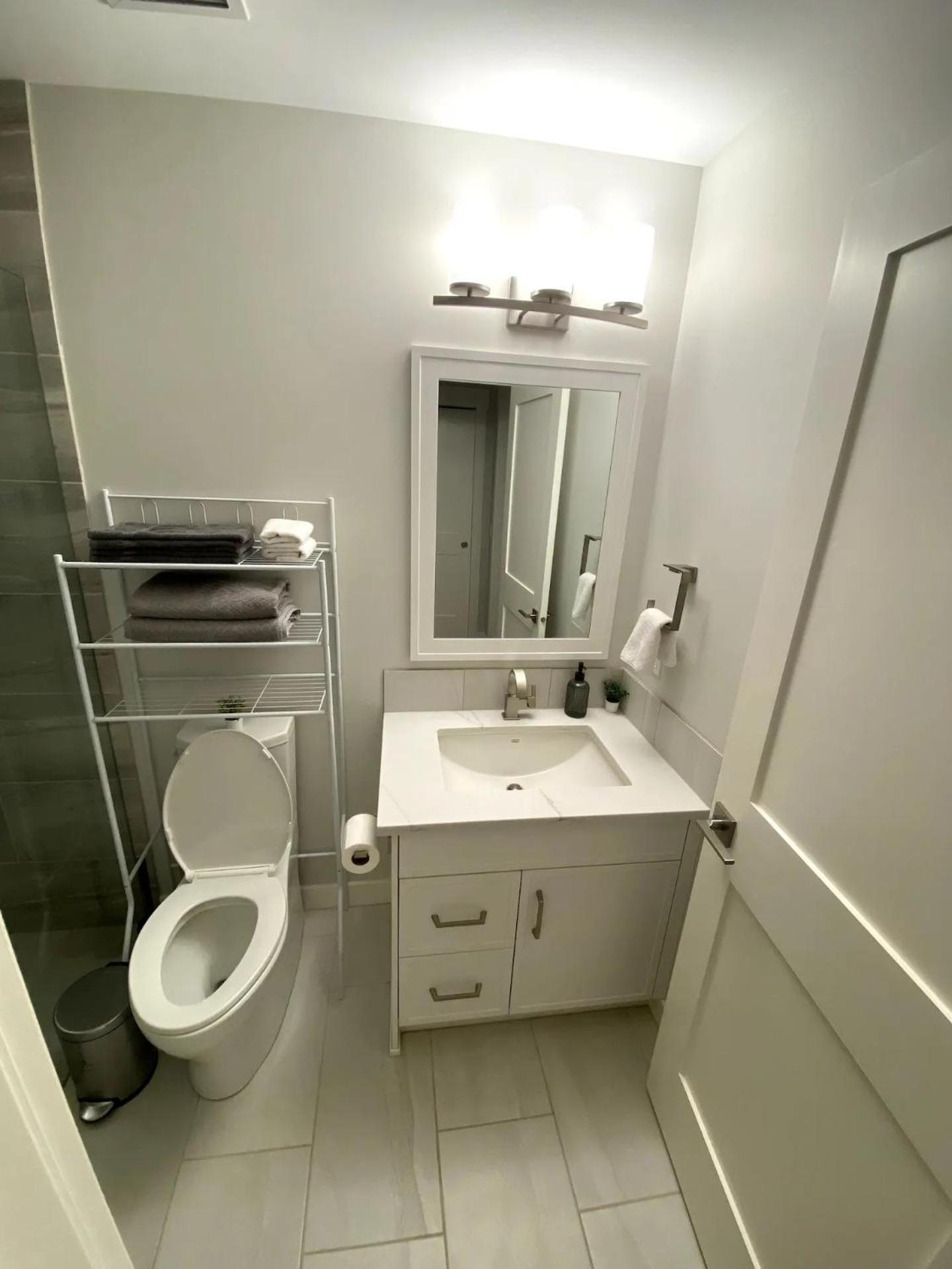 Luxury Unit In The Heart Of 캔모어 외부 사진